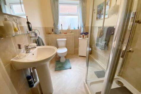 Shower Room: