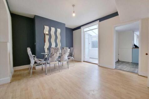 Dining Room: