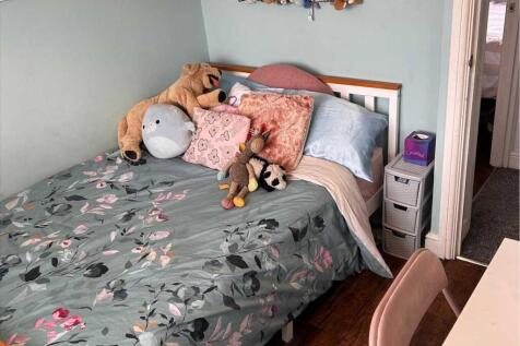 Bedroom 3: