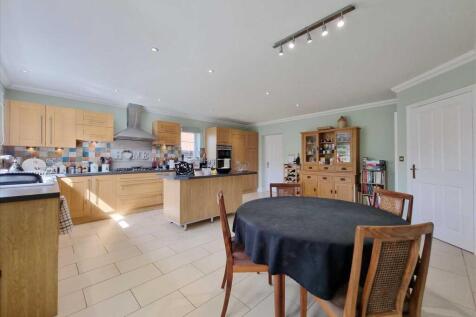 Dining Kitchen: