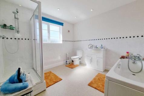 Family Bathroom: