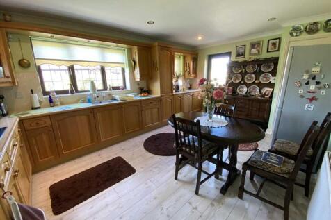 Dining Kitchen: