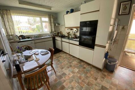 Kitchen: