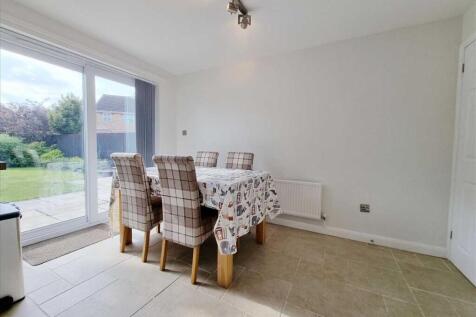 Dining Area: