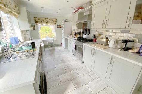 Dining Kitchen: