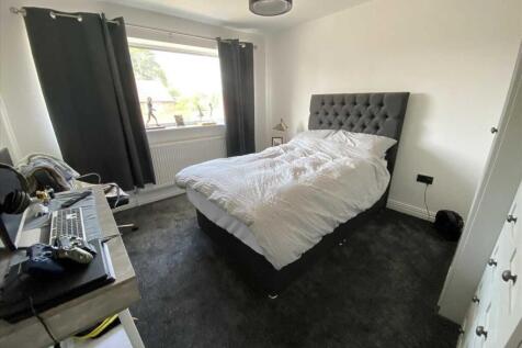 Bedroom 1: