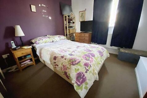 Bedroom 1: