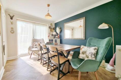 Dining Room: