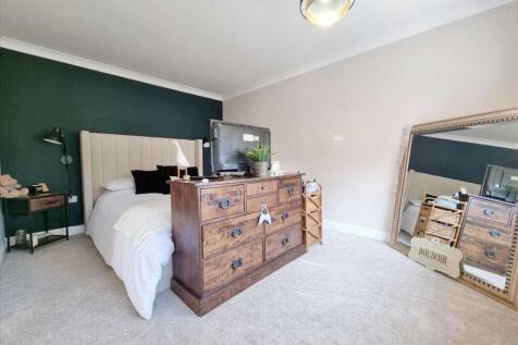 Bedroom 1: