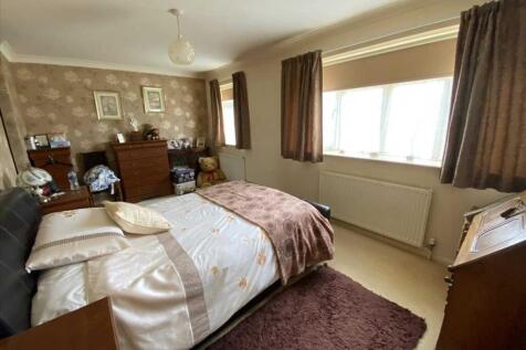 Bedroom 1: