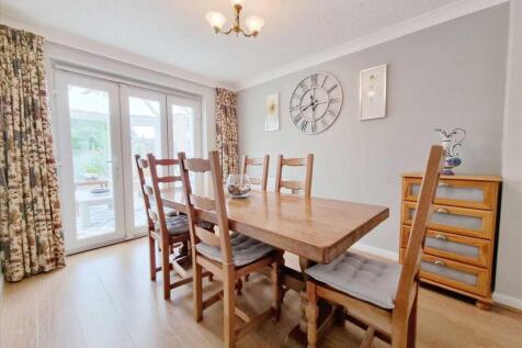 Dining Room: