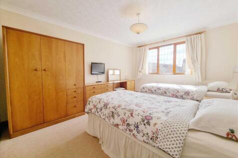 Bedroom 1: