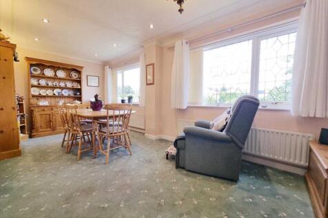 Dining Room: