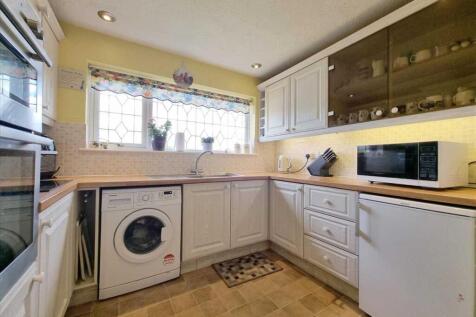 Kitchen:
