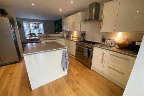 Dining Kitchen: