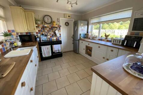 Dining Kitchen:
