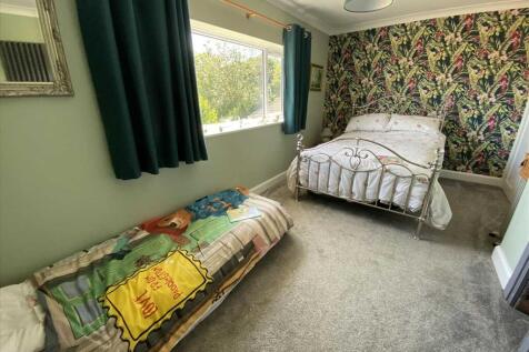 Bedroom 2:
