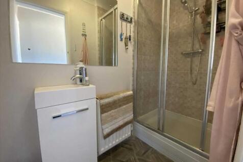 Shower Room:
