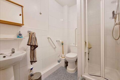 Shower Room: