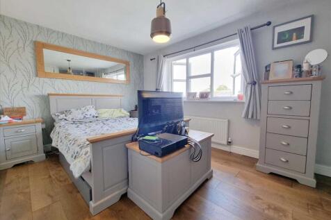 Bedroom 1: