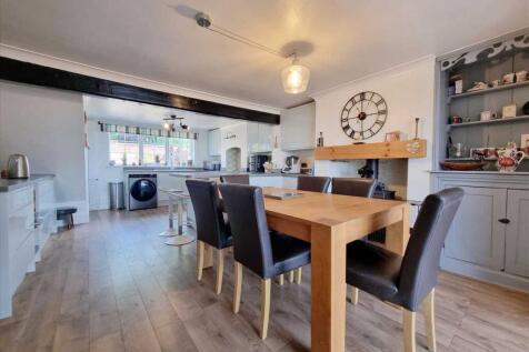 Dining Kitchen:
