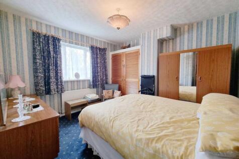 Bedroom 2: