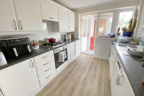 Kitchen: