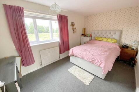 Bedroom 1: