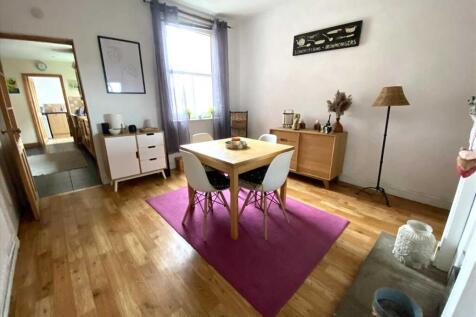 Dining Room: