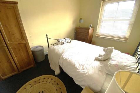 Bedroom 2: