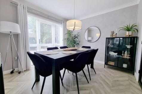 Dining Room: