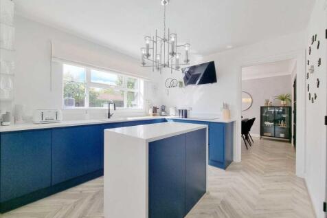 Kitchen: