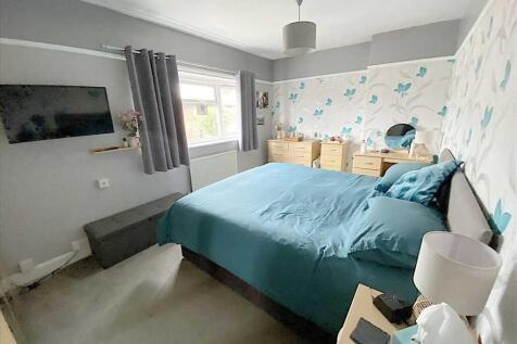 Bedroom 1: