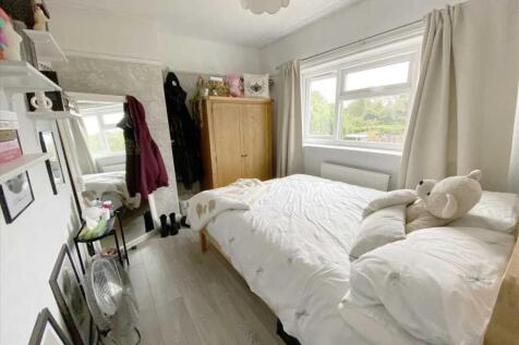 Bedroom 3: