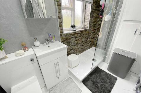 Shower Room: