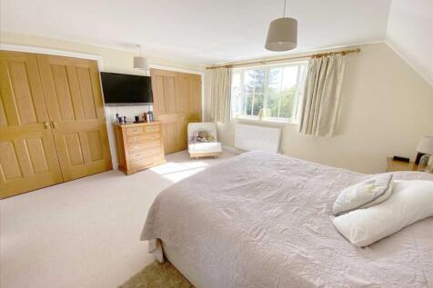 Bedroom 1: (Main