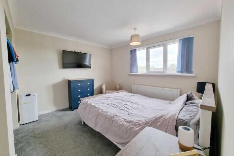 Bedroom 1: