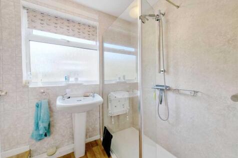 Shower Room: