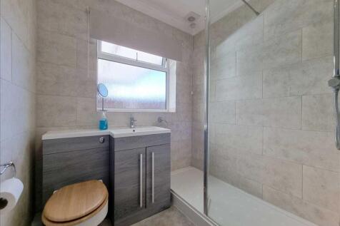Shower Room:
