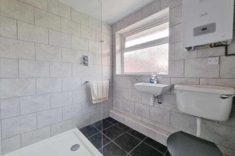 Shower Room:
