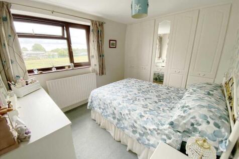 Bedroom 2: