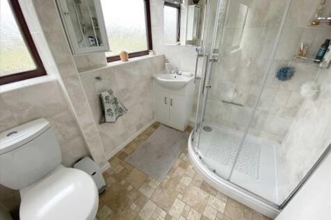 Shower Room: