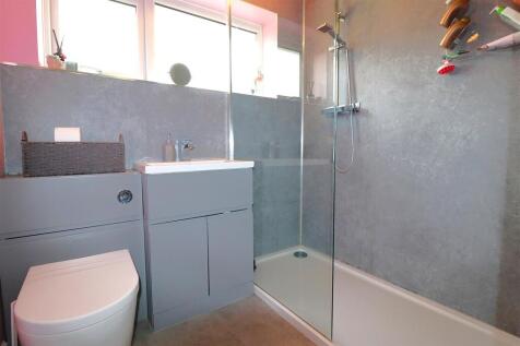 Shower room new.JPG