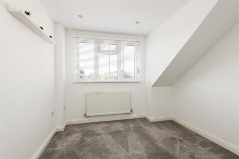 21 Springvale bedroom3.jpg