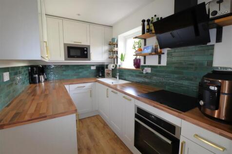KITCHEN 1.JPG
