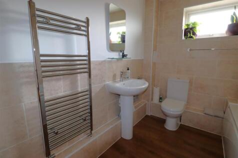 BATHROOM 2.JPG