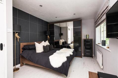 Woodlands bedroom3b.jpg