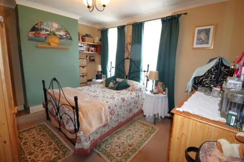 Bedroom 1.JPG