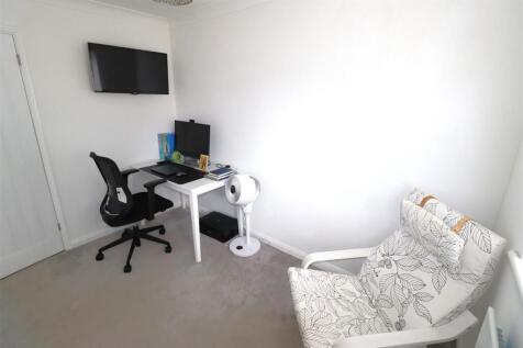 Bedroom 3 (2).JPG