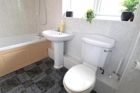Bathroom (2).JPG